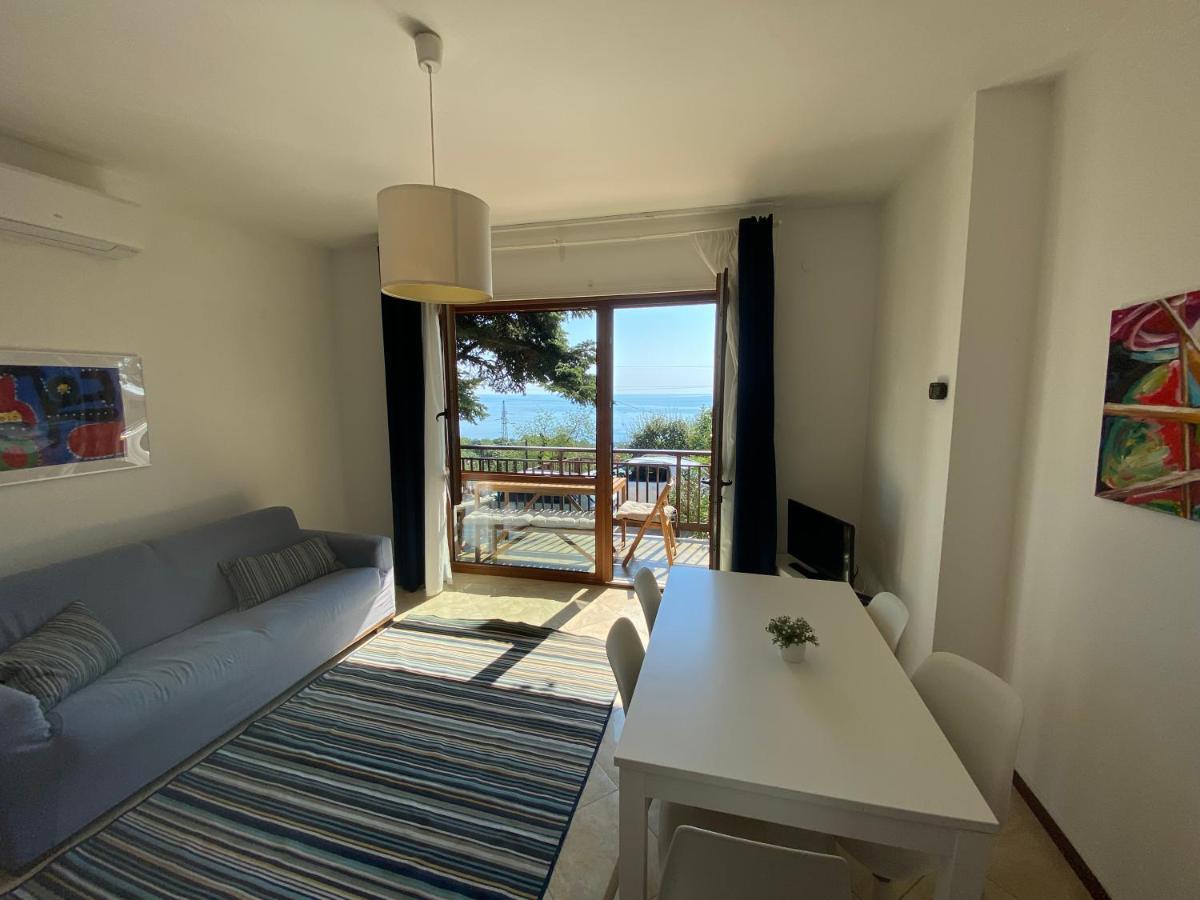 Apartment With Terrace And Garden With A Sea View ซิสเตียนา ภายนอก รูปภาพ
